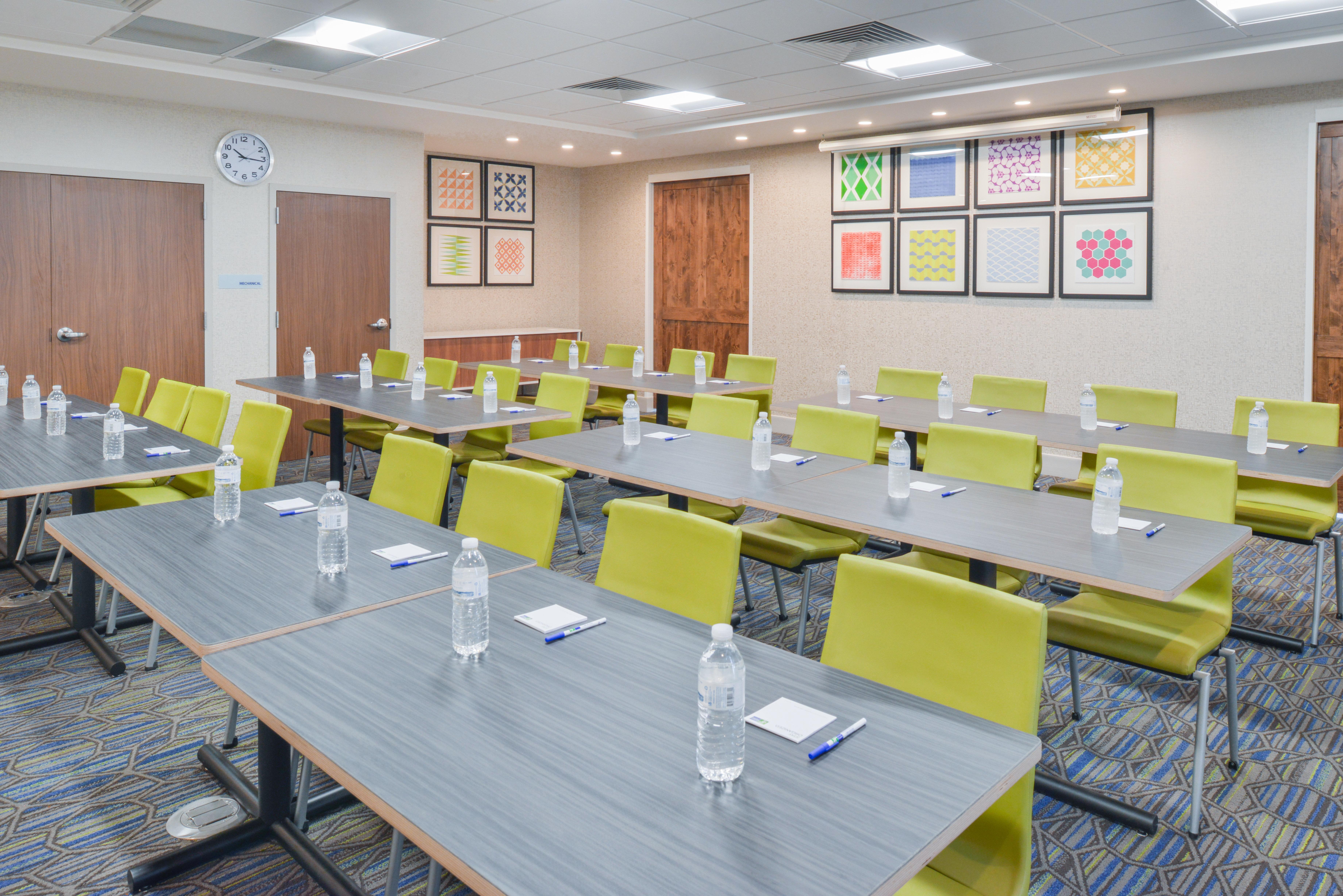 Holiday Inn Express & Suites - Chadron By Ihg Buitenkant foto