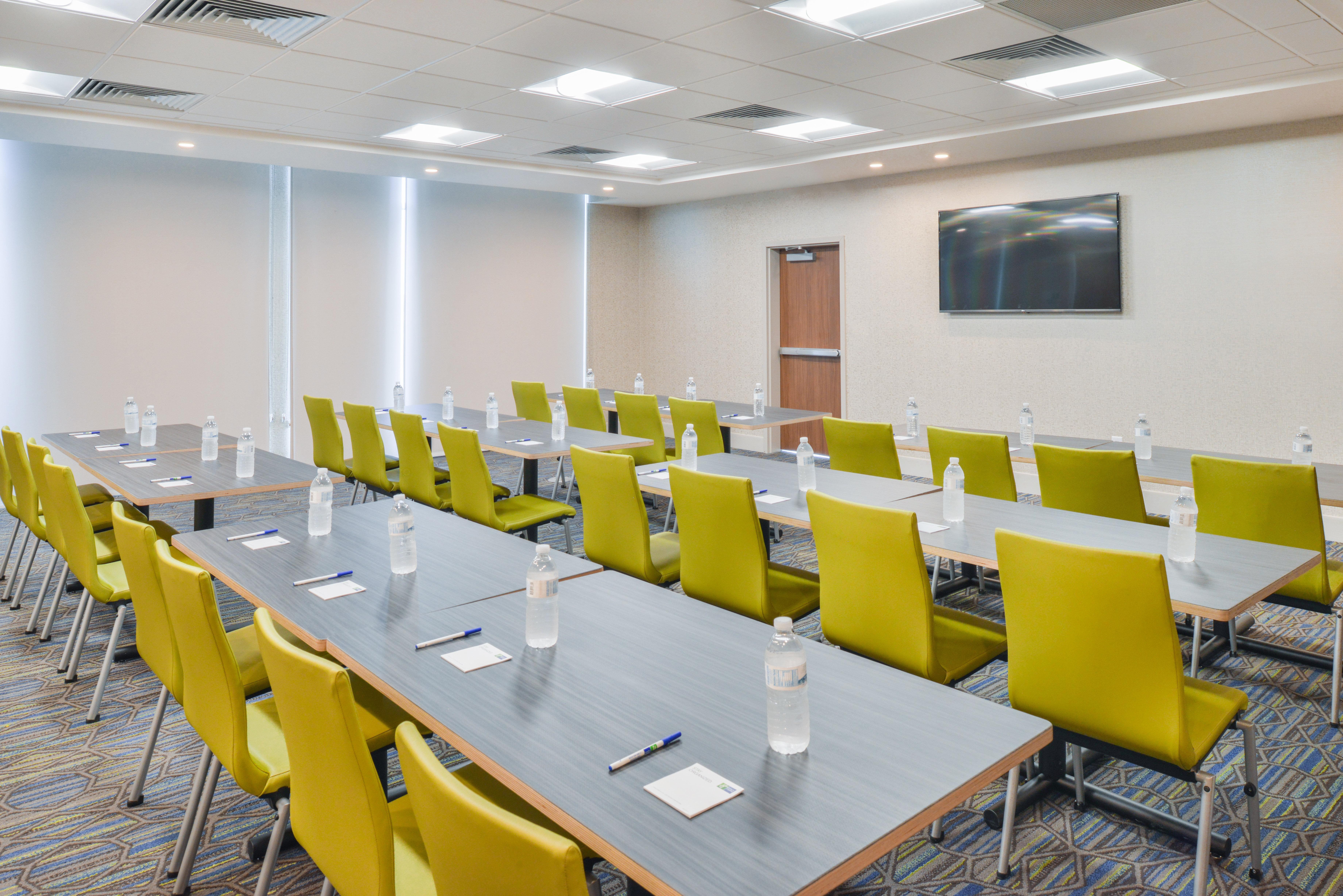 Holiday Inn Express & Suites - Chadron By Ihg Buitenkant foto